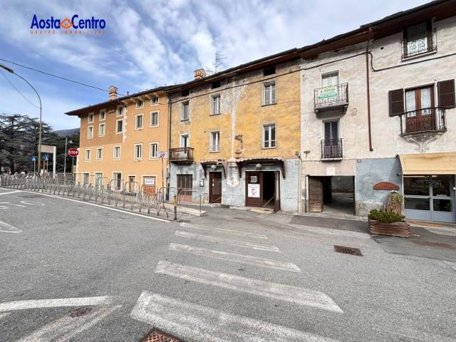 Villetta indipendente in vendita di 530 m² in Piazza Vuillermin Renato