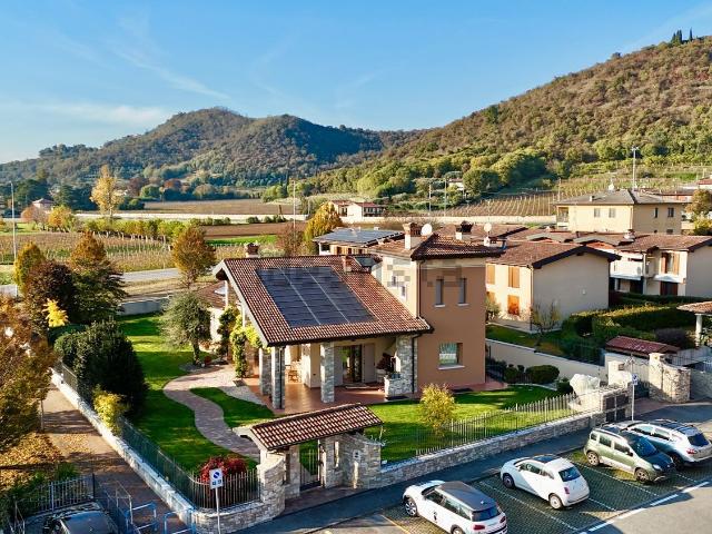 Villetta indipendente in vendita di 533 m² in Via dei Ciliegi