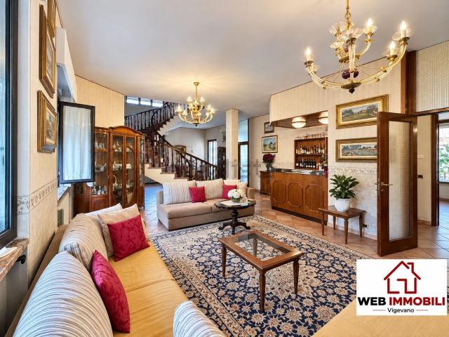 Villetta indipendente in vendita di 533 m² in Via Fratelli Rosselli