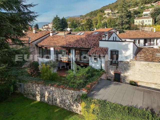 Villetta a schiera in vendita di 539 m² in Via Enrico Fermi, 11