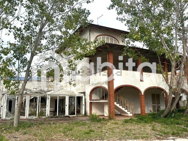 Villetta indipendente in vendita di 540 m² in Via Carpognane