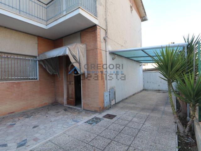 Villetta indipendente in vendita di 540 m² in Via Dante Alighieri