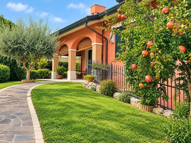 Villetta indipendente in vendita di 545 m²