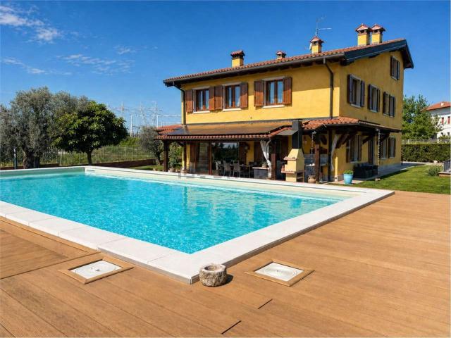 Villetta indipendente in vendita di 550 m²