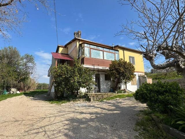 Villetta indipendente in vendita di 550 m² in Via Colle Pizzuto, 8