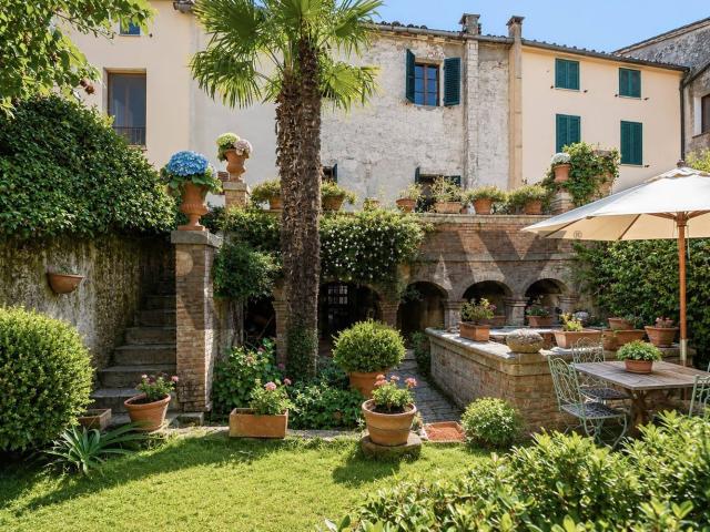 Villetta indipendente in vendita di 550 m² in Via Giosuè Carducci, 31