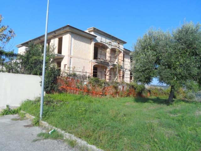 Villetta indipendente in vendita di 550 m² in Contrada Marezi, 3