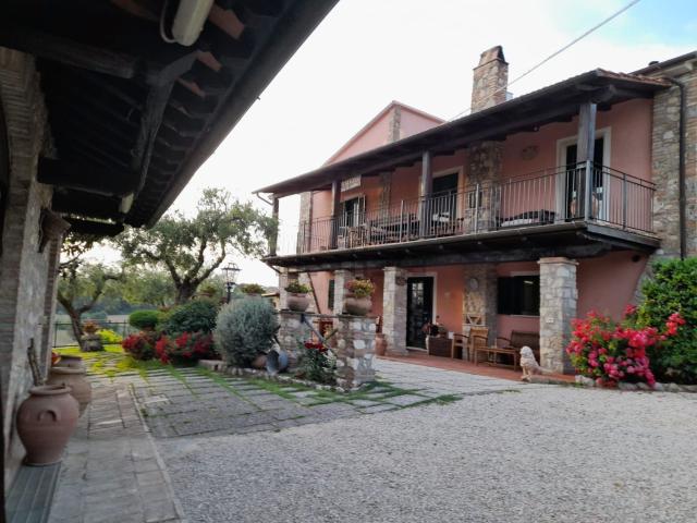 Villetta indipendente in vendita di 553 m² in Strada di Colleabramo