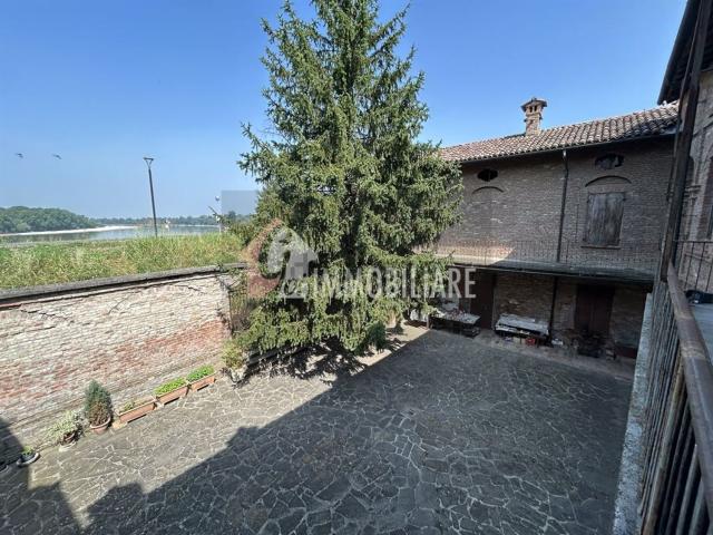 Villetta indipendente in vendita di 557 m² in Via del Lino, 11