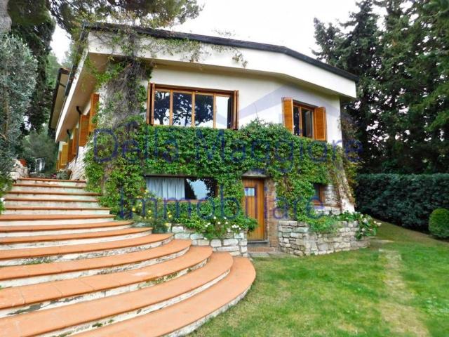 Villetta indipendente in vendita di 560 m²