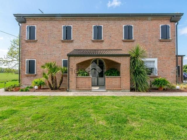 Villetta indipendente in vendita di 560 m² in Via Saletta, 21