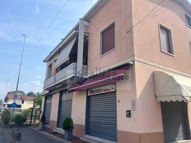 Villetta indipendente in vendita di 560 m² in Via Gozzano