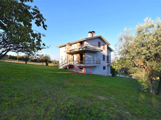 Villetta indipendente in vendita di 560 m² in Via Guglielmo Marconi, 25
