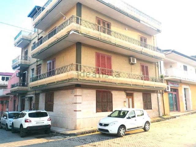 Villetta indipendente in vendita di 560 m² in Via Lombardo Radice