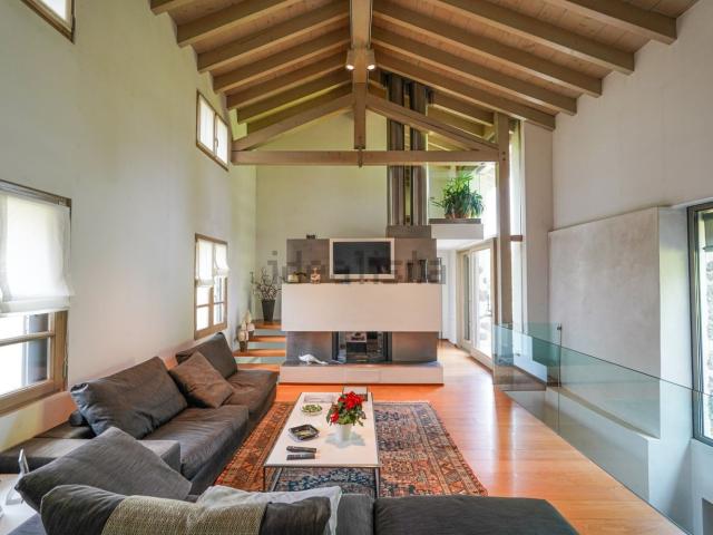 Villetta indipendente in vendita di 560 m² in Via Monte Bò