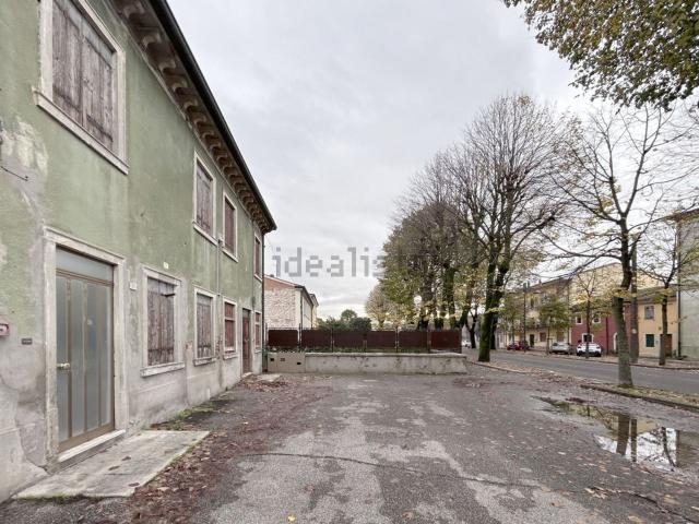 Villetta indipendente in vendita di 560 m² in Piazza Marconi, 1