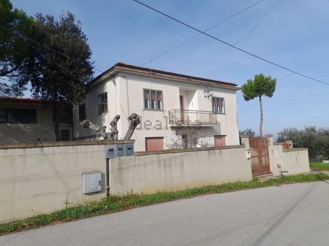 Villetta indipendente in vendita di 563 m² in Contrada Colle delle Querce