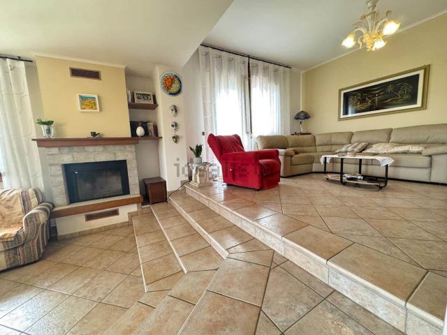 Villetta indipendente in vendita di 565 m²