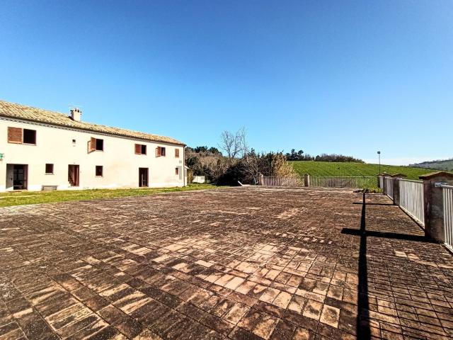 Villetta indipendente in vendita di 570 m² in Via del Conero