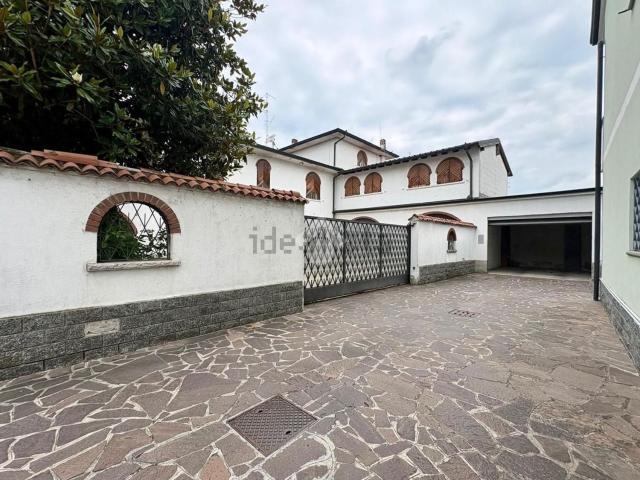 Villetta indipendente in vendita di 570 m² in Via Renzo da Ceri, 18