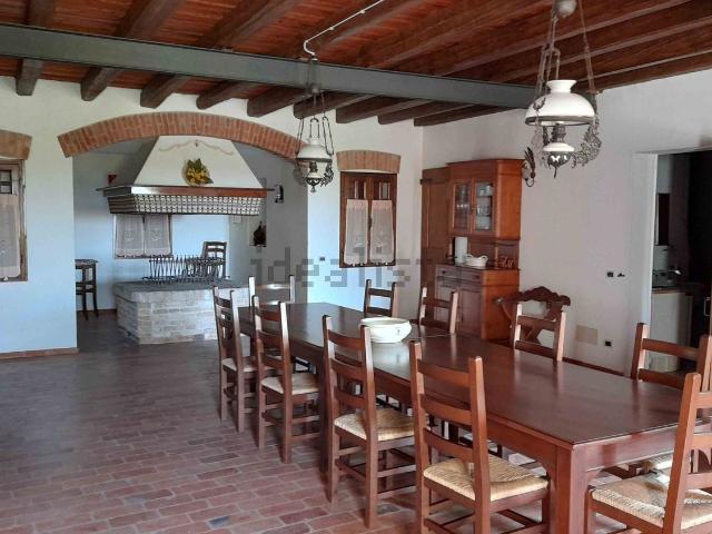 Villetta indipendente in vendita di 573 m² in Via Postumia Centro