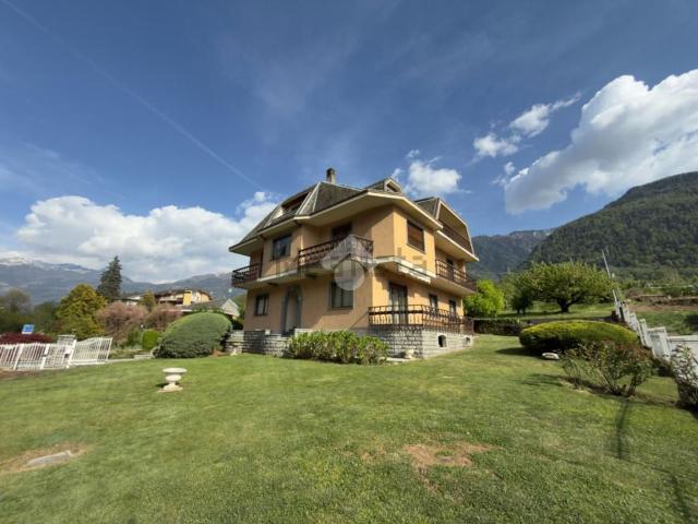 Villetta indipendente in vendita di 574 m² in Strada Statale dello Stelvio, 106