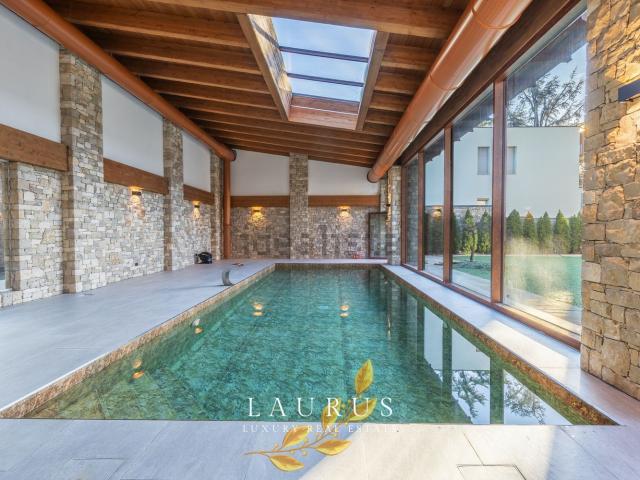 Villetta indipendente in vendita di 577 m² in Via Amatore Sciesa