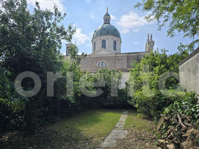 Villetta indipendente in vendita di 577 m² in Via Tebaldini, 11