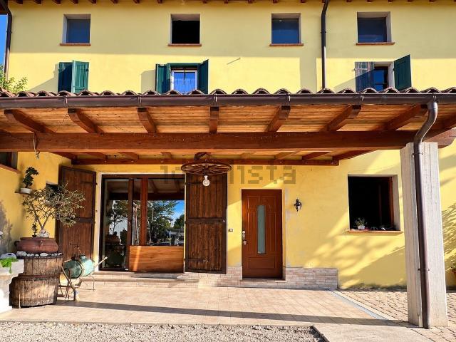 Villetta indipendente in vendita di 580 m² in Via Don Minzoni