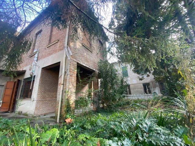 Villetta indipendente in vendita di 580 m² in Via Francesco del Cossa, 23