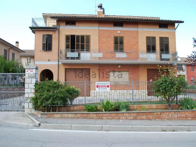 Villetta indipendente in vendita di 580 m² in Via Papa Giovanni XXIII, 3