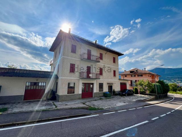 Villetta indipendente in vendita di 581 m² in Via IV Novembre, 61