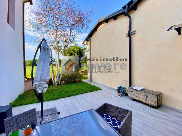 Villetta indipendente in vendita di 585 m²