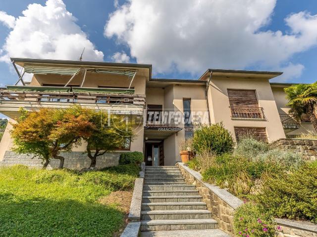 Villetta indipendente in vendita di 586 m² in Via Cavaghi