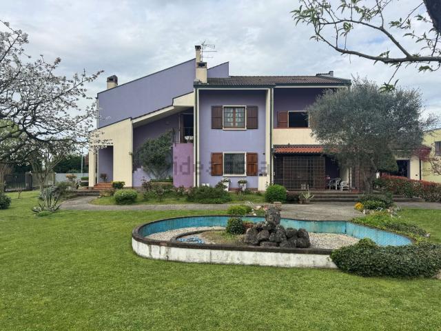 Villetta indipendente in vendita di 590 m² in Via Alcide De Gasperi