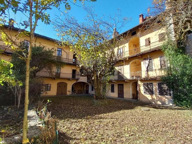 Villetta indipendente in vendita di 600 m² in Via Cairoli, 42