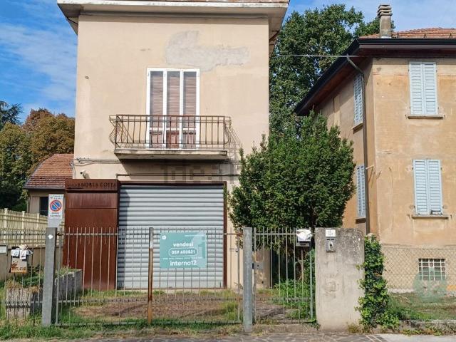 Villetta indipendente in vendita di 600 m² in Via Carlo Catellani, 10