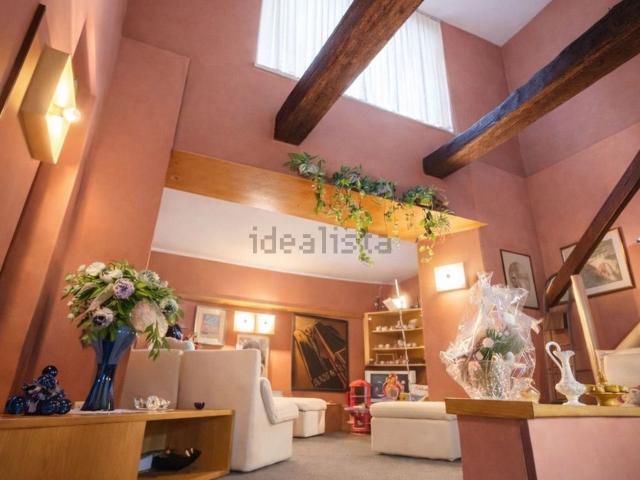 Villetta indipendente in vendita di 600 m² in Via Cesare Battisti, 7