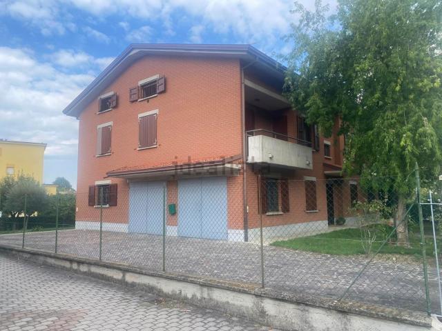 Villetta indipendente in vendita di 600 m² in Via Aderito Ferrari, 24