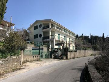 Villetta indipendente in vendita di 600 m² in Via Dante Alighieri, 27