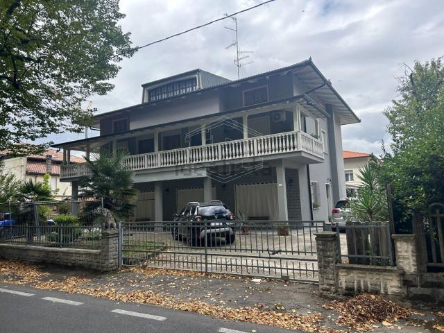 Villetta indipendente in vendita di 600 m² in Via Minezzi
