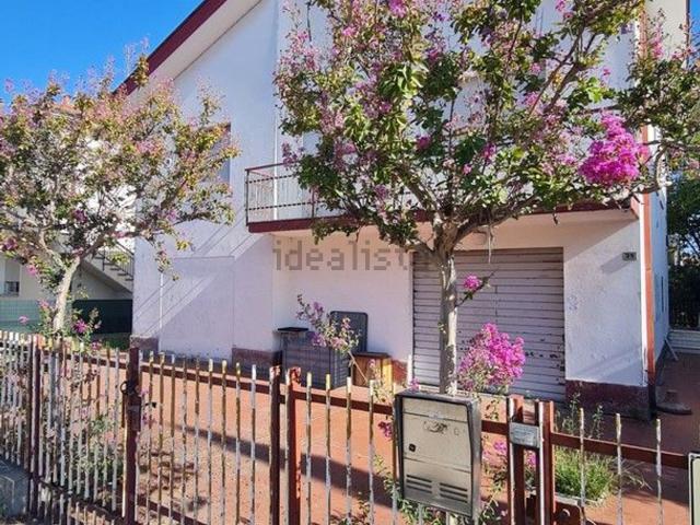 Villetta indipendente in vendita di 600 m² in Viale Corsica, 25