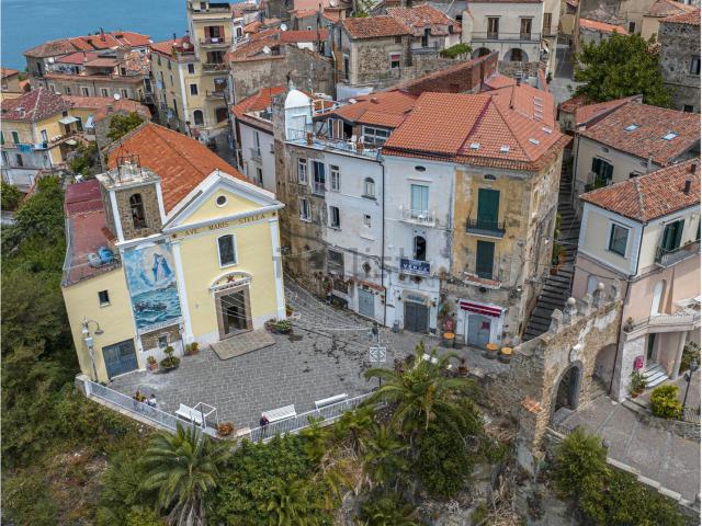 Villetta indipendente in vendita di 600 m² in Piazza Umberto I, 1
