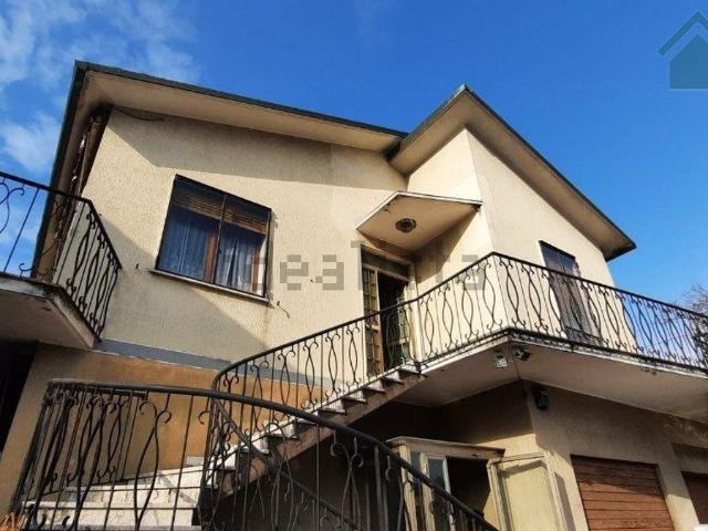 Villetta indipendente in vendita di 602 m² in Viale Astichello, 27