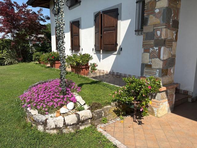 Villetta indipendente in vendita di 605 m² in Via Antonini, 18