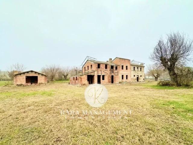 Villetta indipendente in vendita di 607 m² in Via Fiumicello, 11