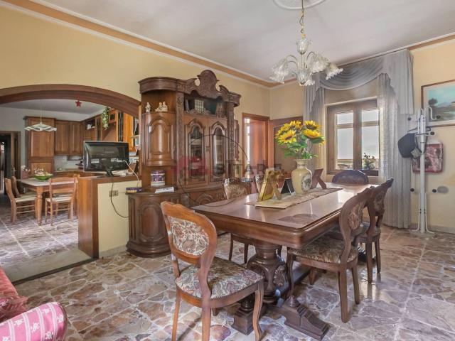 Villetta indipendente in vendita di 607 m² in Via Roma, 1