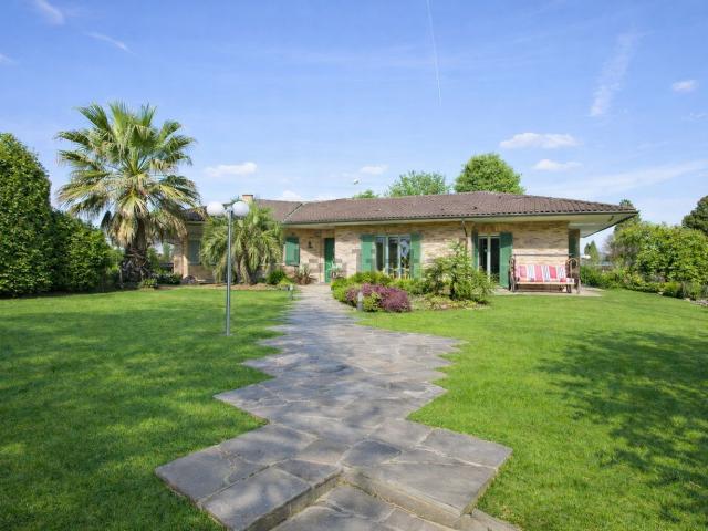 Villetta indipendente in vendita di 607 m² in Via Valtellina, 6