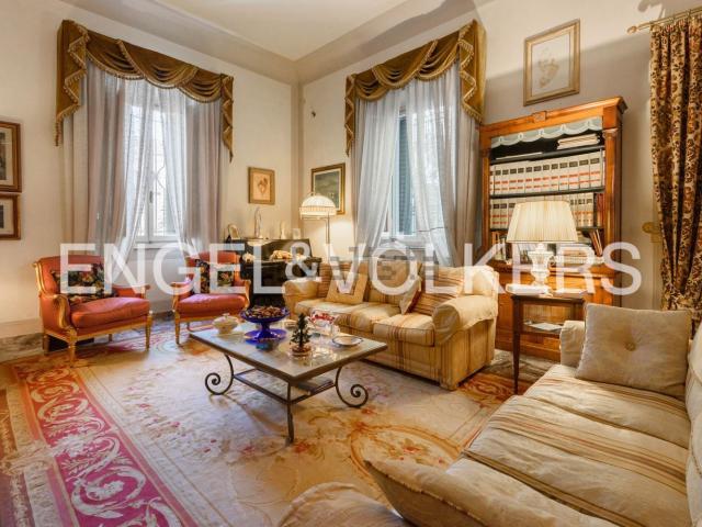Villetta indipendente in vendita di 608 m² in Via Roma