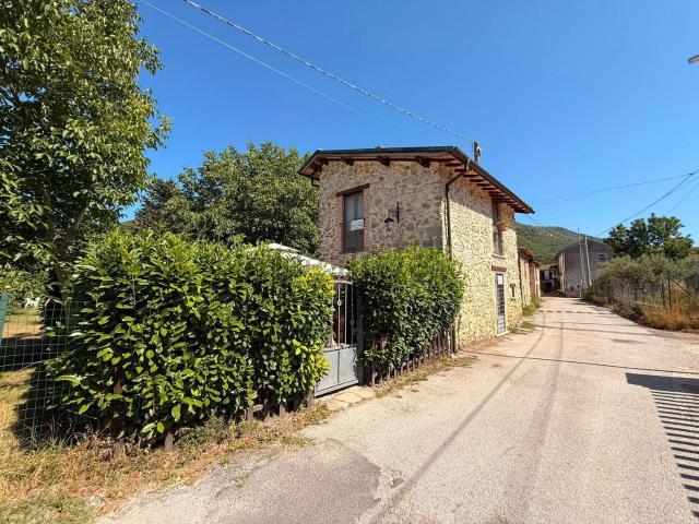 Villetta indipendente in vendita di 60 m² in Via Sorgenti del Peschiera, 34